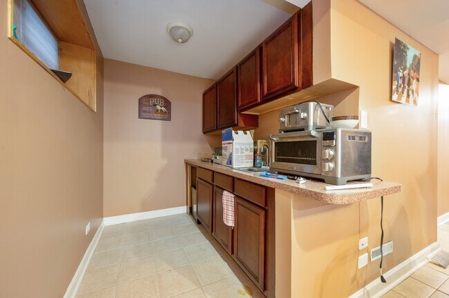 Building Photo - 1104 E 46th St