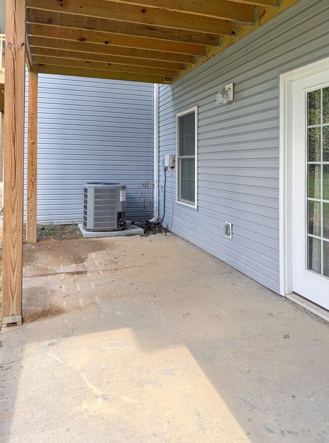 Building Photo - Condo Living 26 Hundred sq Ft!!