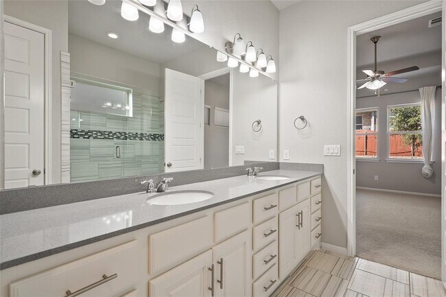 Building Photo - 2909 Zelma Dr