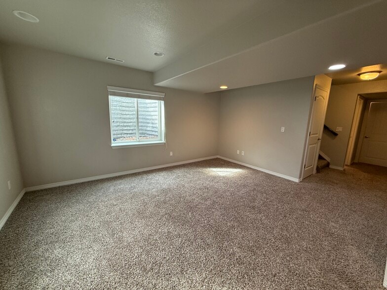 Building Photo - 6743 Phantom Way