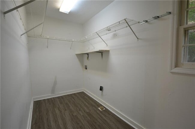 Building Photo - 180 Bruce Ct