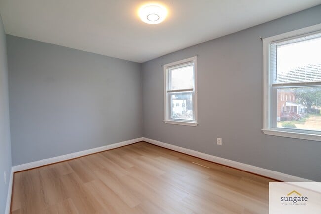 Building Photo - 1704 Redwood Ave