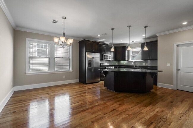 Building Photo - 2561 Lantana Ln