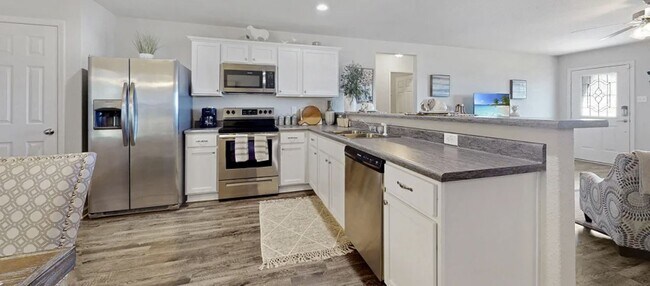 Building Photo - 3110 S 15th Pl