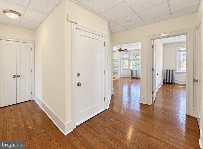 Building Photo - 815 Fayette St