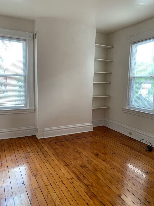 Building Photo - 5431 Howe St