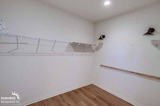 Building Photo - Newly Built 3Bdm 2.5Ba Home with Modern Fe...