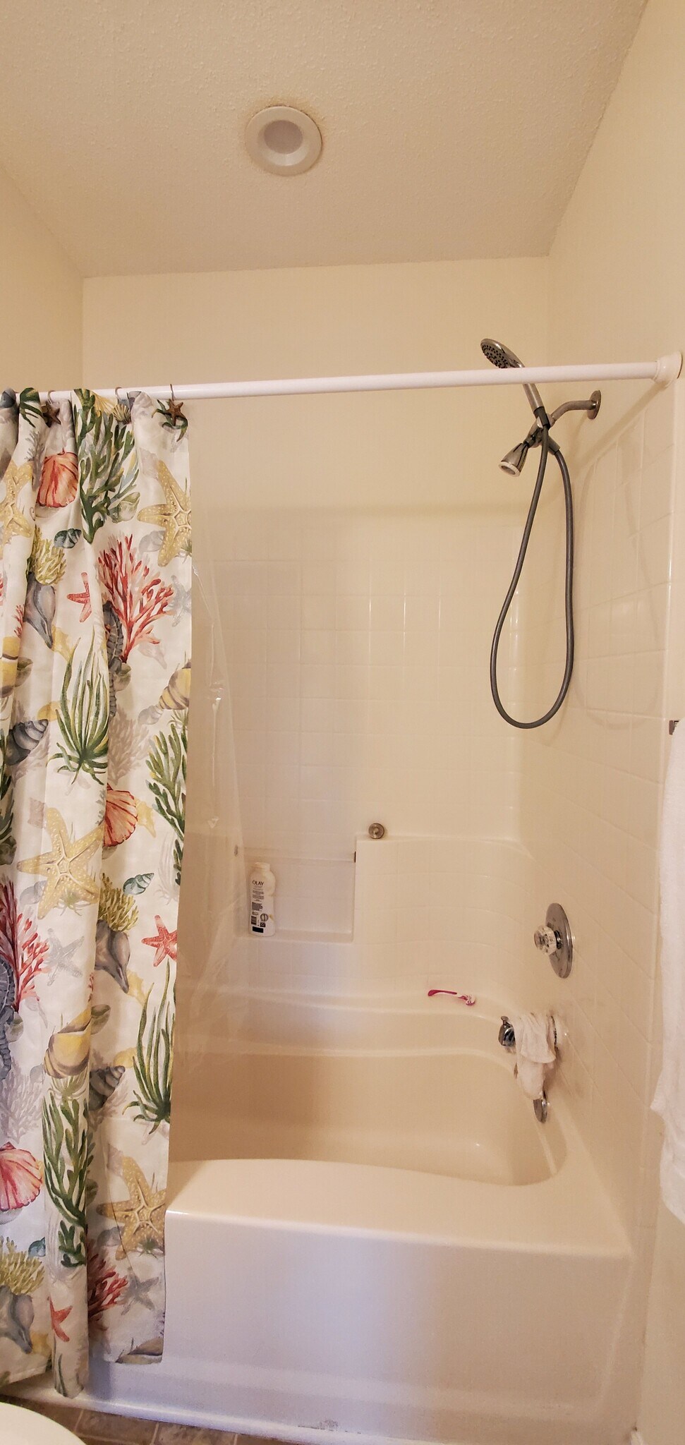 Tub/Shower Combo - 2090 Cross Gate Blvd