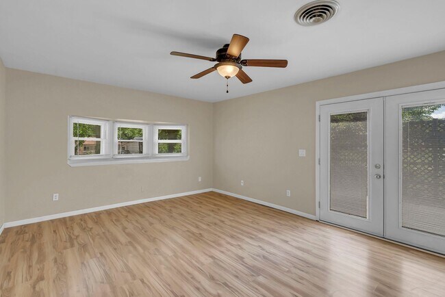Building Photo - Updated 4 Bedroom 3 bathroom in Derby, KS