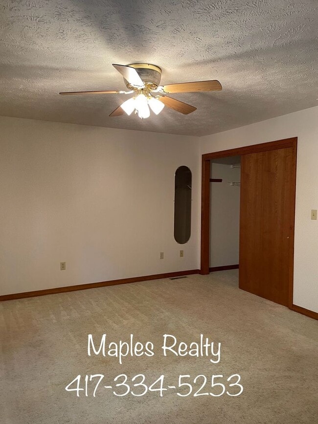 Building Photo - NEW LISTING - 3 bedroom, 2.5 bath in Ridgedale, MO near Big Cedar Lodge