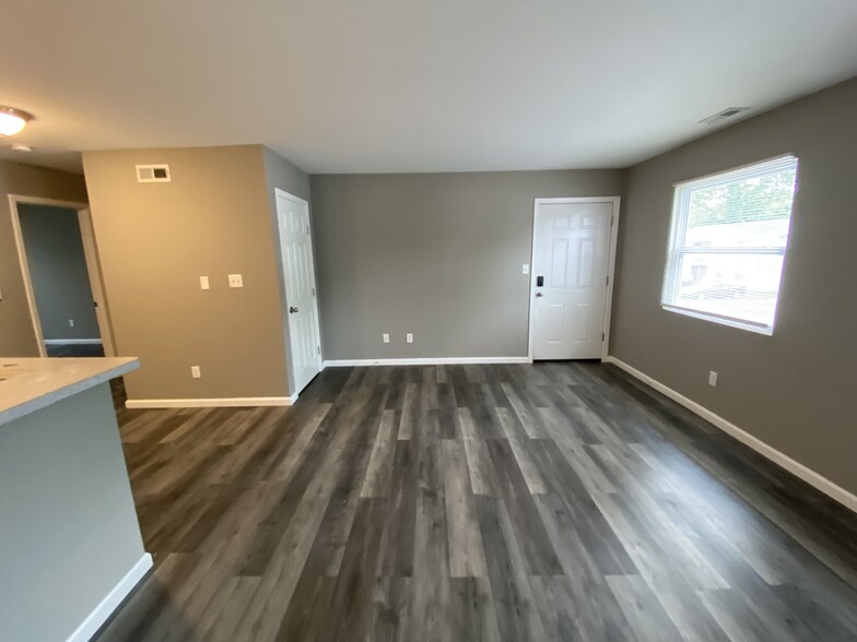 Building Photo - 113 Sandstone Ct