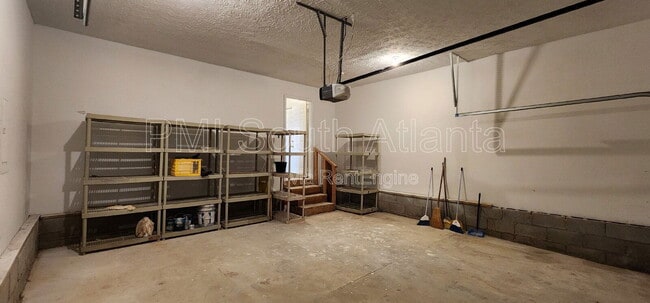 Building Photo - 2330 Burdett Ridge Dr