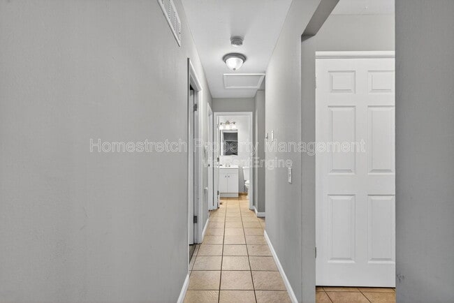 Building Photo - 2385 Greenbriar Dr