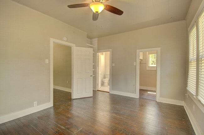 Building Photo - 309 Lowry St