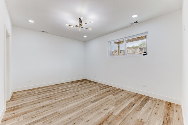 Building Photo - 5921 S Calumet Ave