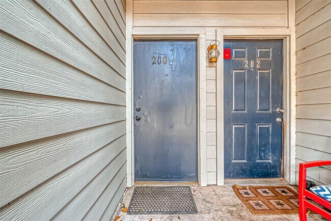 Building Photo - 9009 Richmond Ave.