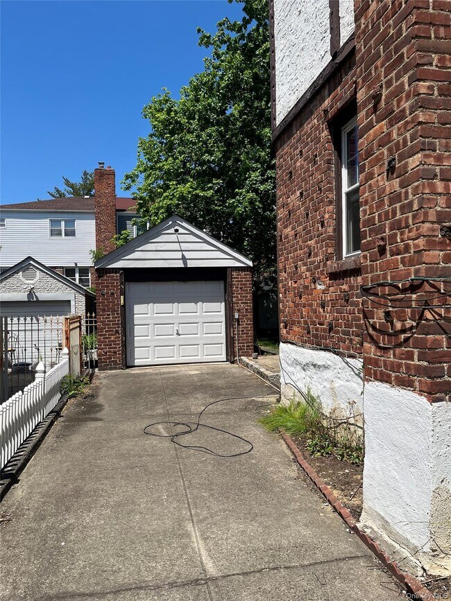 Building Photo - 248-29 Cambria Ave