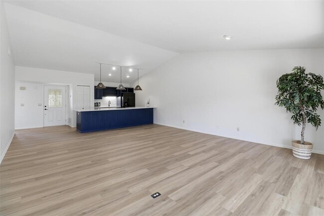 Building Photo - 100 Bay Point Dr