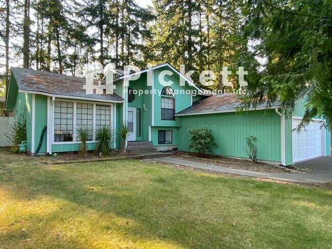 Primary Photo - Lovely 3 Bed Island Lake Tri-level