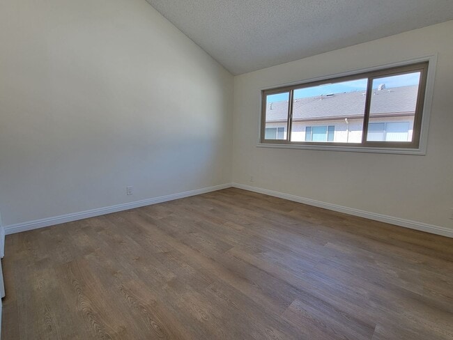 Building Photo - TOWNHOME FOR LEASE: 3 Bed / 2 Bath / 2-car Garage / Laundry hookups / Swimming Pool