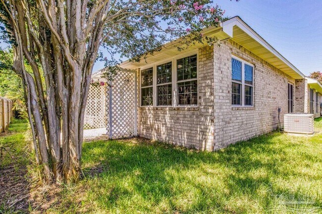 Building Photo - 1443 Champions Green Dr