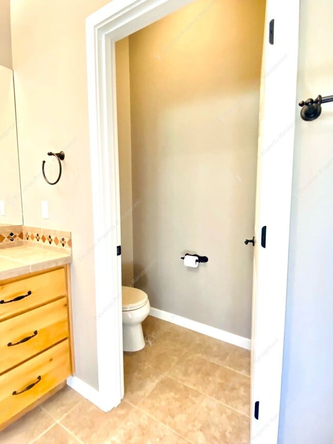 Building Photo - Experience Luxury Living in Broken Top wit...