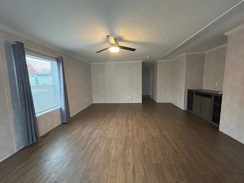 Building Photo - 2361 Oakgrove Dr