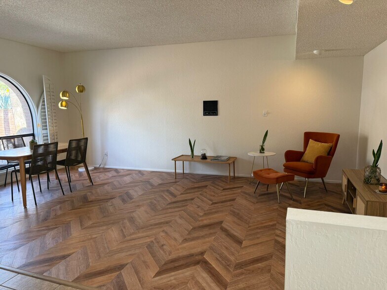 Building Photo - 1402 E Big Rock Rd