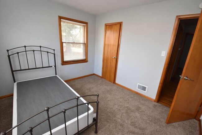 Building Photo - Upgraded Ranch Style Home in South Bend, IN