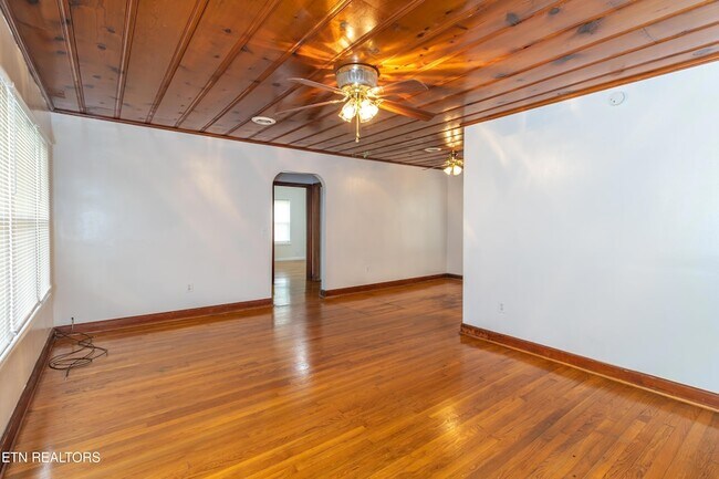 Building Photo - 6520 Jackie Ln