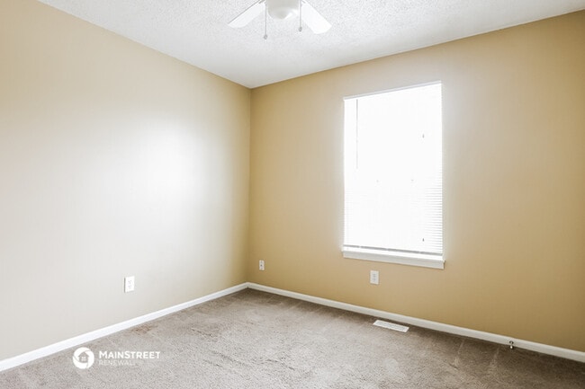 Building Photo - 1100 NE Ridgeview Dr