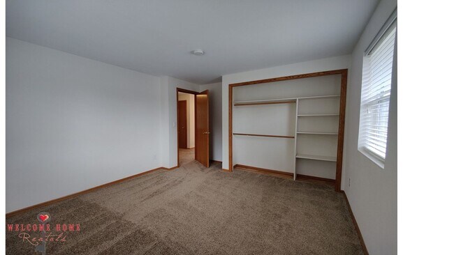Building Photo - Beautiful open floorplan in amazing Steilacoom!!  All appliances included, large yard!!