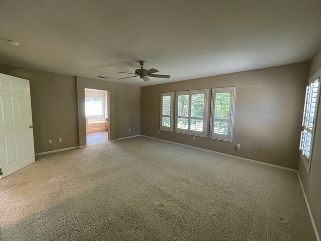 Building Photo - Kitchen Island, Covered Patio w/ Outdoor B...