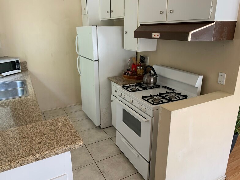 Building Photo - 1221 S Sherbourne Dr