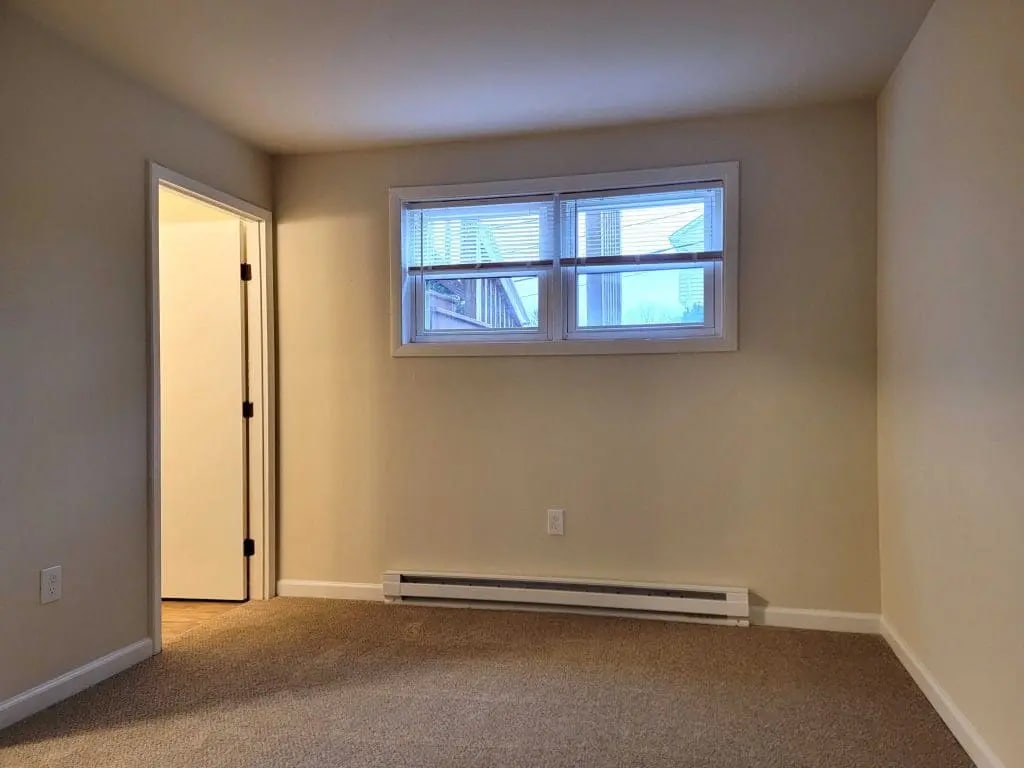 Building Photo - 675 E Main St