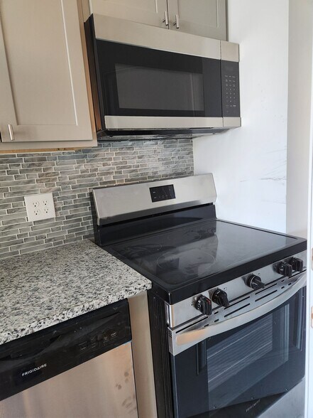 Building Photo - 2 Grove St