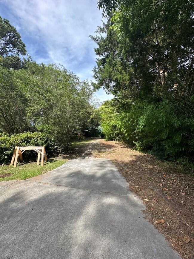 Building Photo - 190 Rogers Rd