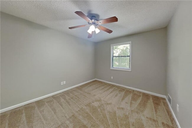 Building Photo - 1702 Hickory Grove Trail NW