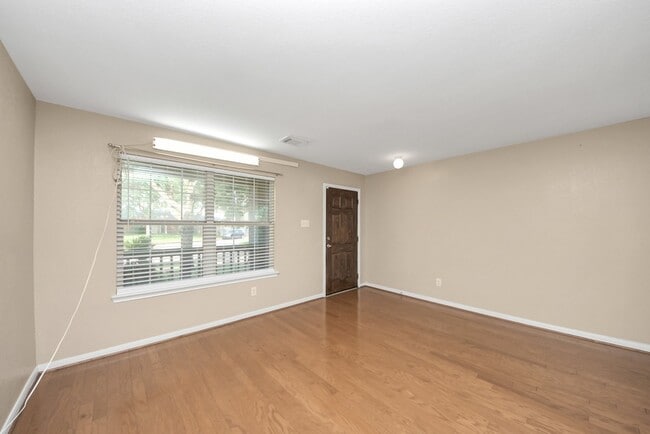 Building Photo - 15202 Lynford Crest Dr