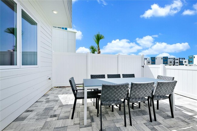 Building Photo - 7740 Sandy Ridge Dr
