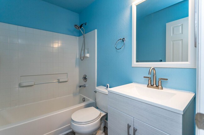 Building Photo - SPACIOUS 3BD HOME IN FREEDOM HEIGHTS W/ A/...