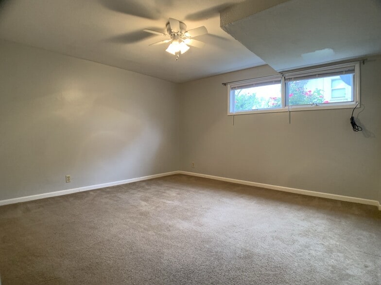 Building Photo - 1014 66th St