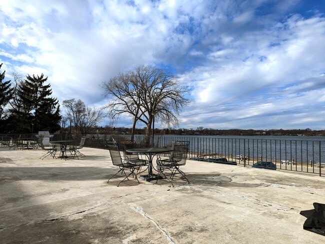 Building Photo - 159 E Mill St