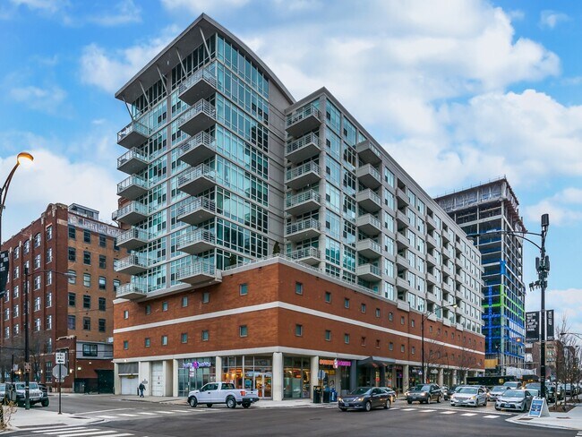 Building Photo - 909 W Washington Blvd