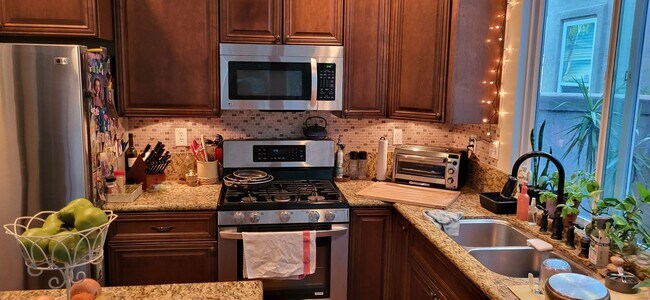 Building Photo - Rare Discovery Hills Gem – 3 Bedroom Home with Serene Backyard Oasis