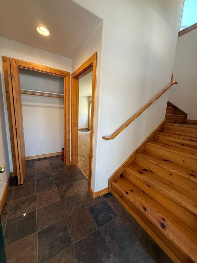Building Photo - Unique 2 Bed/2 Bath Craftsman on Bend's We...