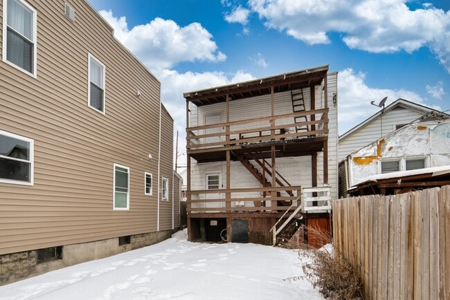 Building Photo - 1534 5th Ave