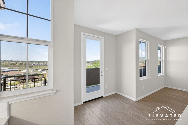 Building Photo - 611 Jade St