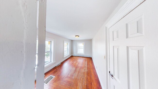Building Photo - 3 Bedroom Single Family Home!