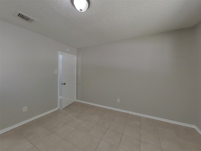 Building Photo - 20118 Misty Pines Dr